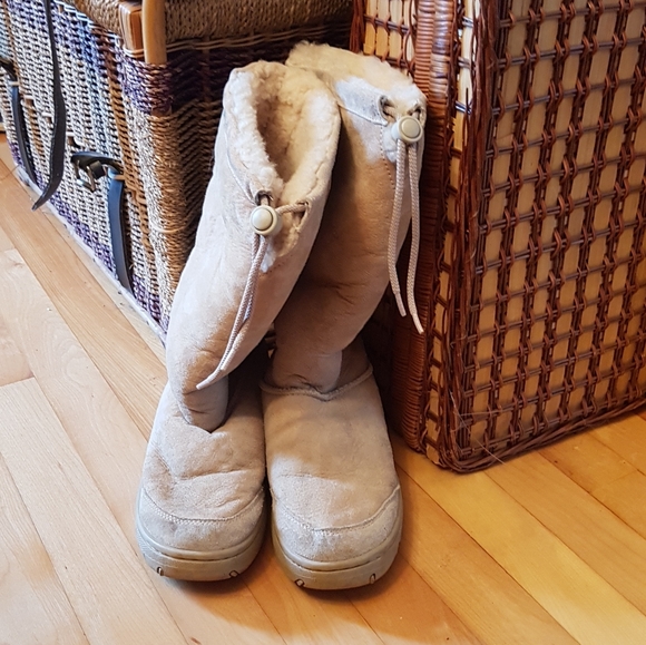 Ugg boots - Picture 2 of 16